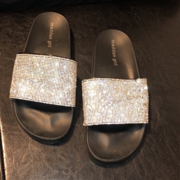 Steve Madden Shoes - Steve Madden sparkling rhinestone sandals size 8